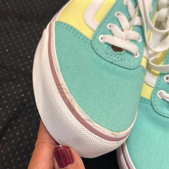 Vans - Picture 5 of 10